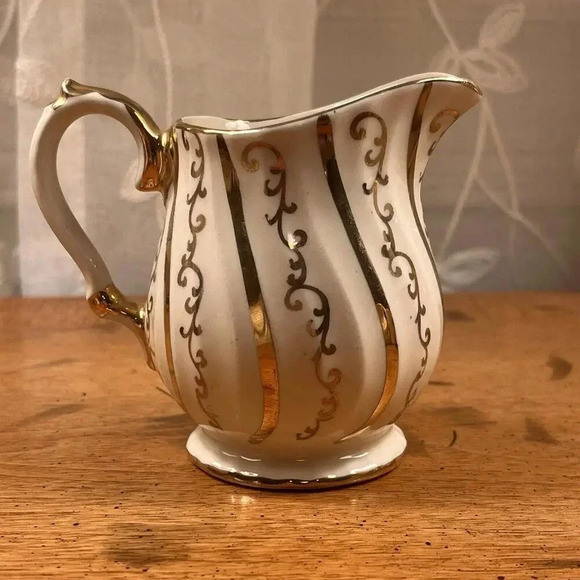 Vintage Sadler‎ Porcelain Gold and Ivory Creamer Pitcher Hand Painted England - Picture 1 of 9